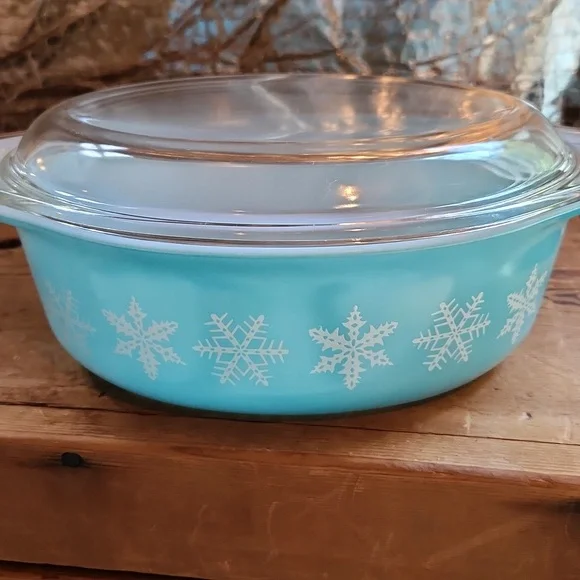 Pyrex Vintage snowflake 043 1.5 QT casserole and lid - Picture 1 of 8